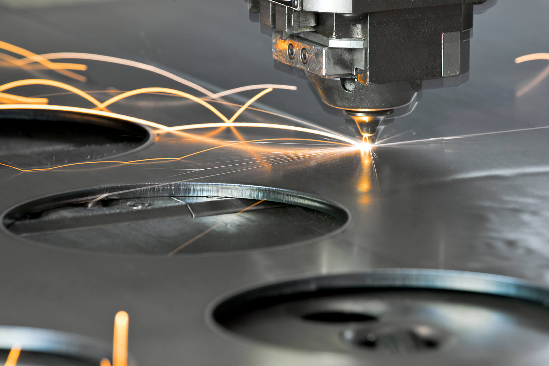 Cutting metal with CNC Machining